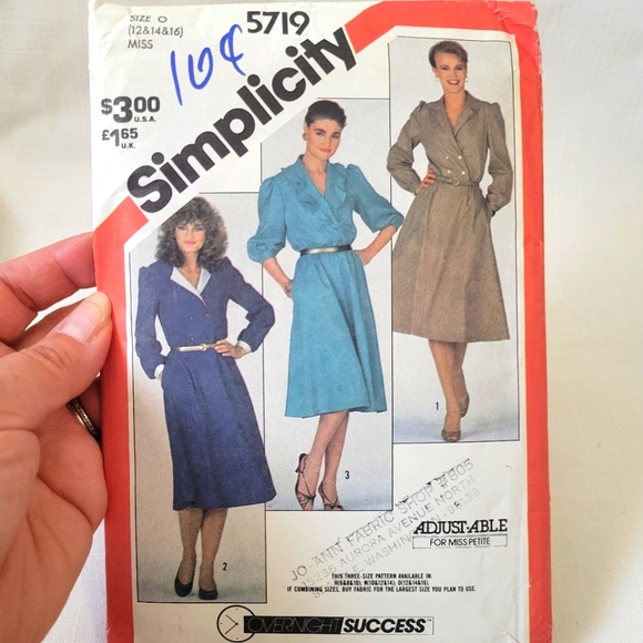 Vintage Simplicity Dress Patterns in Original Packaging 1967 and 1982 - Picture 3 of 12